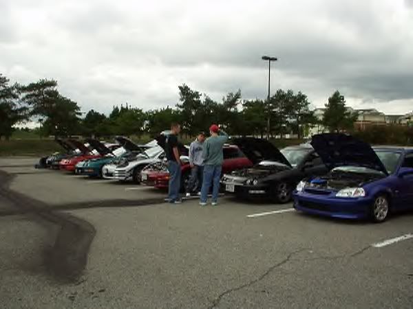 http://i61.photobucket.com/albums/h42/RedDawg55/Car%20club%20pics/1st%20UBRF%20meet%209-22-01%20Hoch%20lot/angleline2.jpg