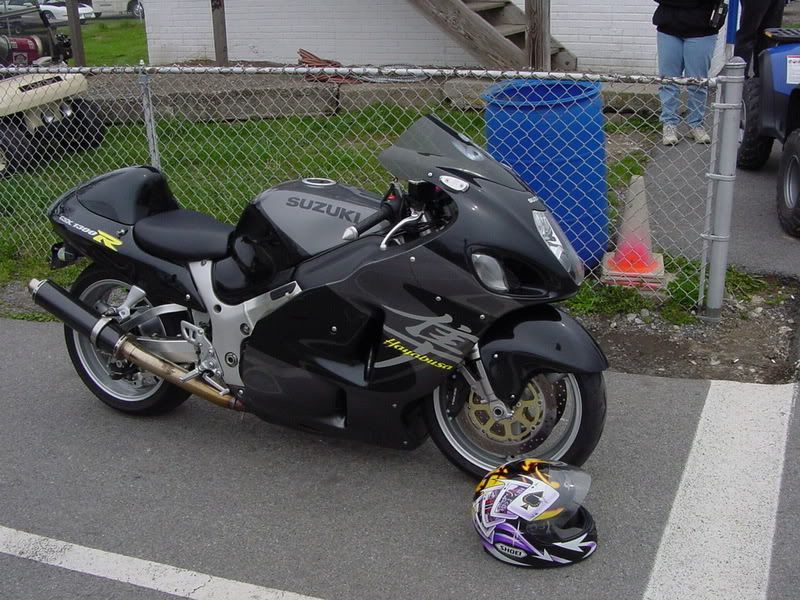 http://i61.photobucket.com/albums/h42/RedDawg55/Car%20club%20pics/4-21-02%20Track%20Day/crotchrocket.jpg