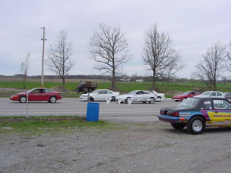 http://i61.photobucket.com/albums/h42/RedDawg55/Car%20club%20pics/4-21-02%20Track%20Day/racinglineup.jpg