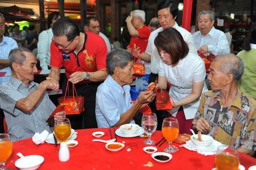 Image-4_APBS-CNY-Charity-Dinner-2012_Image-Credit-to-APB-Singapore.jpg