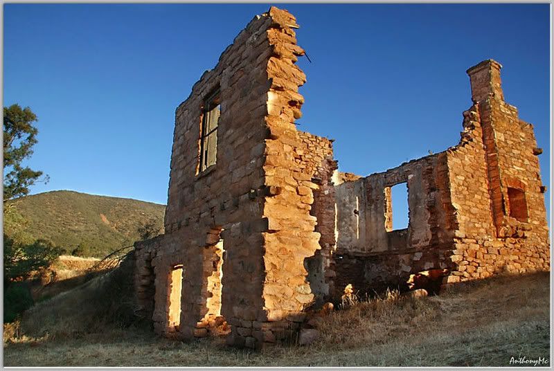 IMAGE: http://i61.photobucket.com/albums/h45/anthonymc_photos/House3softlightblend.jpg