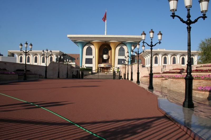 Один день в Омане: экскурсия по Маскату, дворец султана Кабуса бен Саида, форт Нахль 