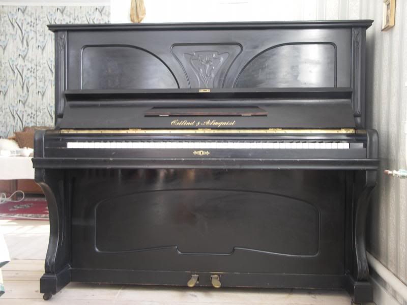http://i61.photobucket.com/albums/h51/janne412/Piano/PICT2123_zps7d3a057a.jpg