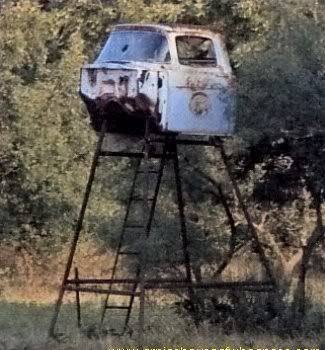 redneck_deer_blind.jpg