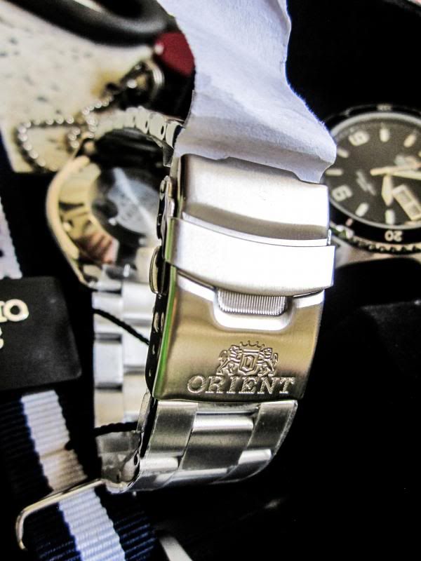 Bán đồng hồ Orient Black Mako CEM65001B new 100% - 4