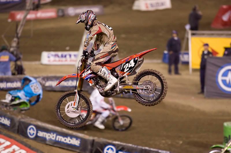 IMAGE: http://i61.photobucket.com/albums/h60/bryno74/Anaheim3SX07-496aa.jpg