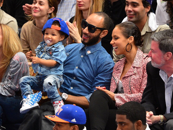 Family Fun! Swizz Beatz, Alicia Keys And Egypt Cheer On The Knicks family fun1 Family Fun! Swizz Beatz, Alicia Keys And Egypt Cheer On The Knicks