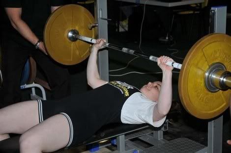 18-year-old Kirstie benches at the European Championships