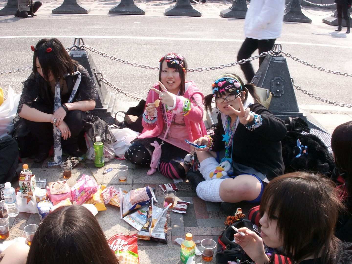 05-03-06 [13h34] Harajuku Bridge Pictures, Images and Photos