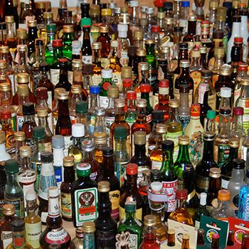  photo Miniature-alcohol-bottles_zps0l7vabru.jpg