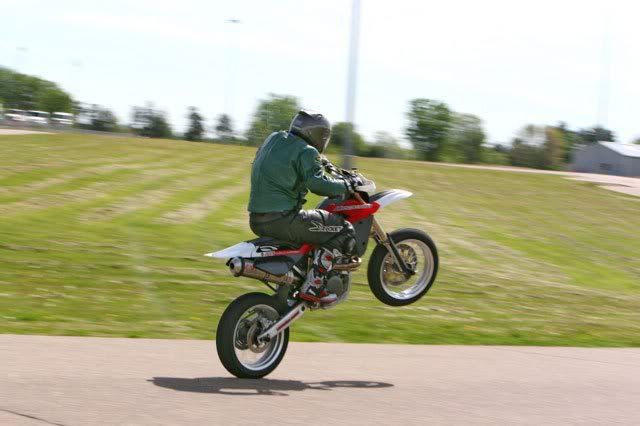 5-21-06Wheelie2.jpg