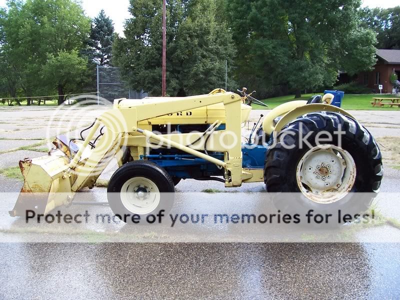 3400 Ford tractor with bucket