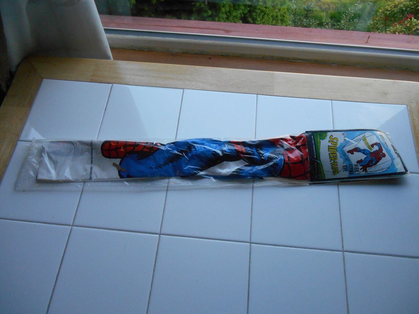 Sky Way SPIDERMAN High Flying Kite/'s MIP ~ Set of 2 Vintage 1979~ Giant 48x36 /& 26x36