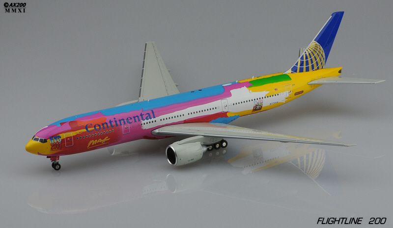 PHOTOS - Flightline 200 - 777 - Continental - Peter Max - DA.C