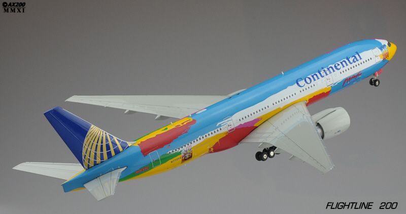 PHOTOS - Flightline 200 - 777 - Continental - Peter Max - DA.C