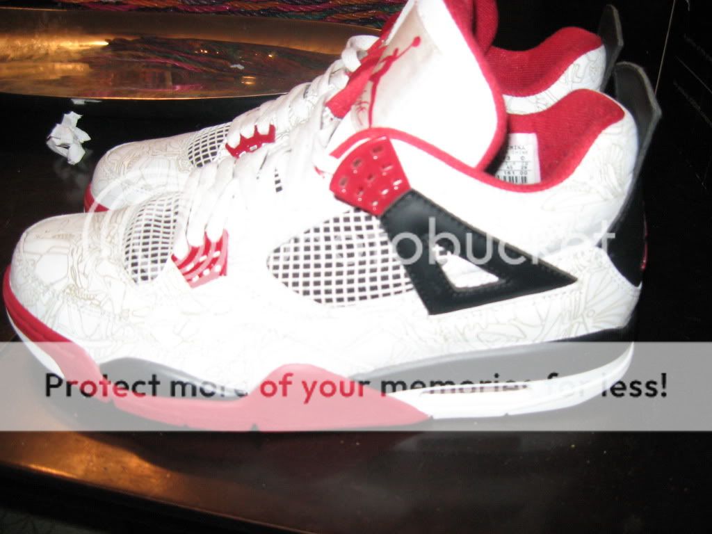 PC on wht/red/blk Laser 4s